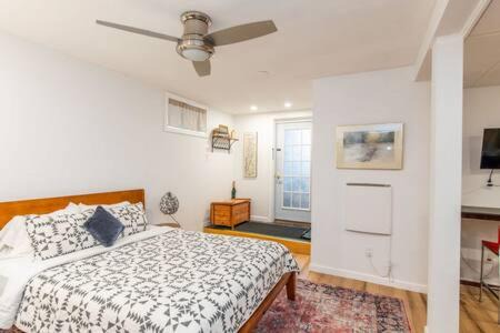 Old North End Hotel | Cozy Private Apt near Downtown