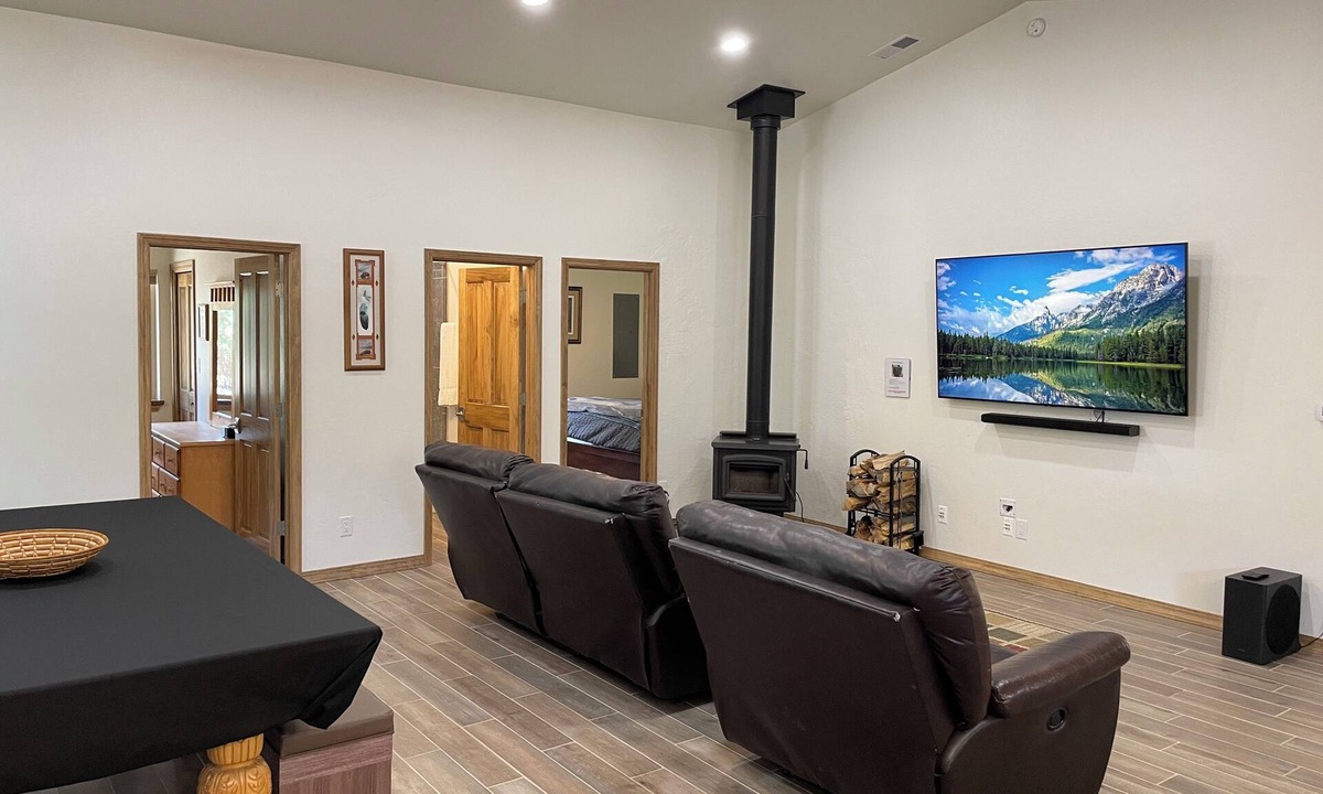 Regina Cabin | Cozy, private cabin up in the beautiful mountains of Regina, NM.