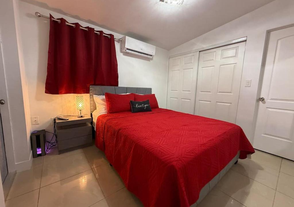 Pembroke Pines Apartment | Cozy Queen Studio Patio BBQ and Free Parking