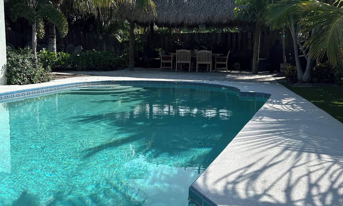 Hobe Sound Cottage | Cozy SeaGrape Cottage ~ 5 minutes to quiet beach