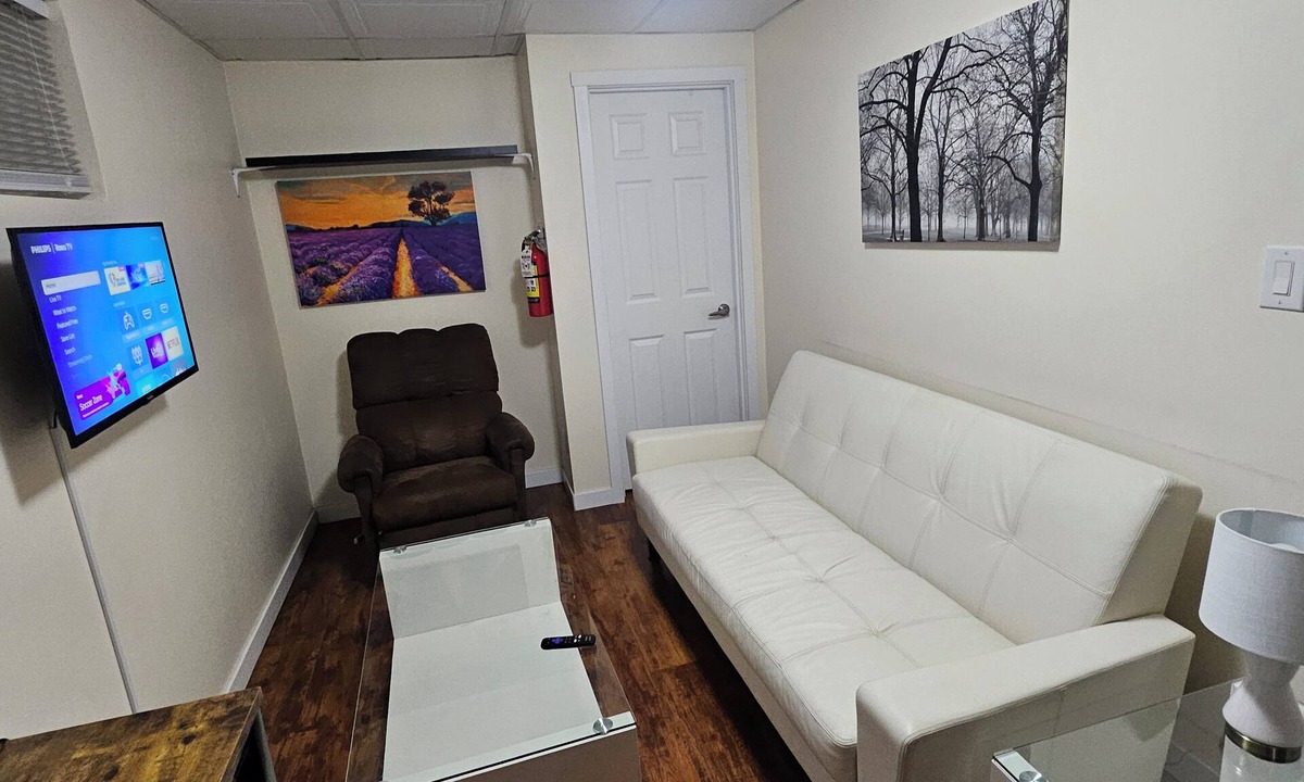 Regina Apartment | Cozy, Spacious and Tidy 1 bedroom Suite