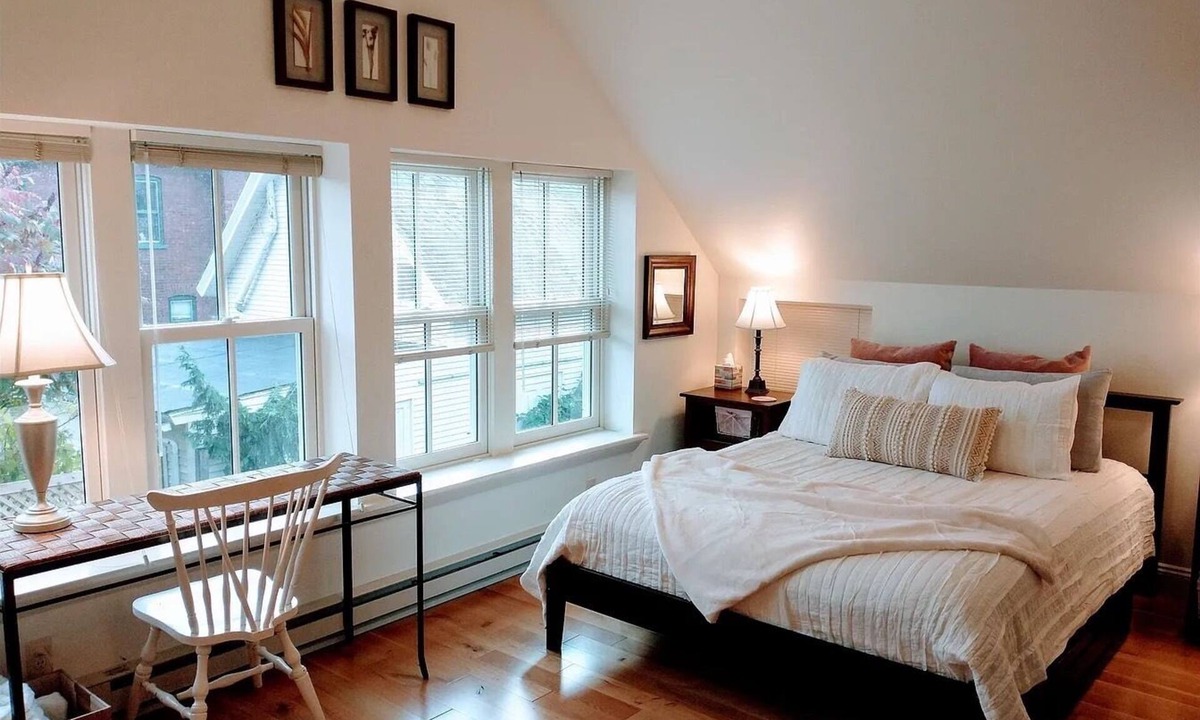 Old North End Apartment | Cozy studio apartment in downtown Burlington