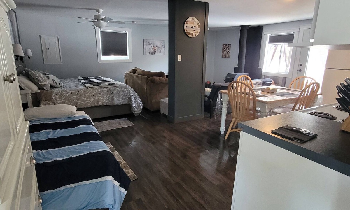 Okanagan-Similkameen Cabin | cozy studio cabin on 20 scenic acres over looking mountains and Hayes creek