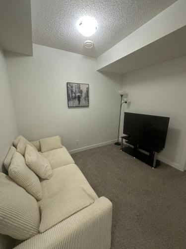 Calgary Apartment | Cozy suite close to Calgary airport