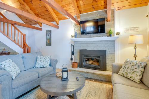 Tuftonboro House | Cozy Tuftonboro Escape: Steps to Private Beaches!