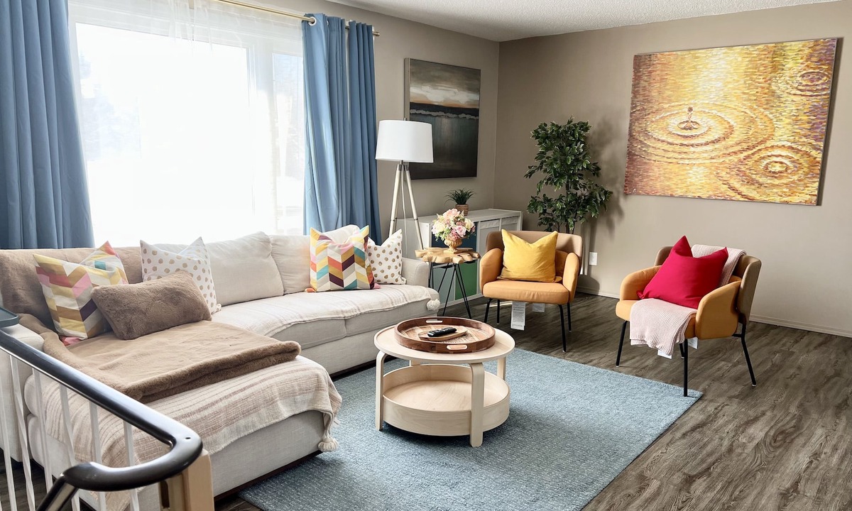 Southeast Edmonton Apartment | Cozy unit Baby&Kid Friendly*Close to U ofA*Fireplace*