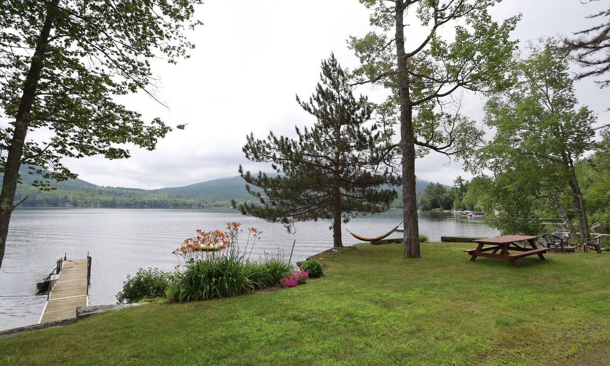 Rumney House | Cozy Waterfront Home Overlooking Stinson Lake (SL2439R)