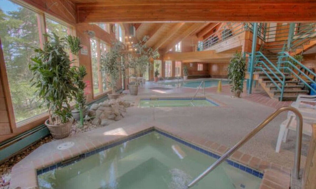 Wildernest Condo | Cozy Wildernest Retreat w/Mountain Views + Pool & Hot Tub