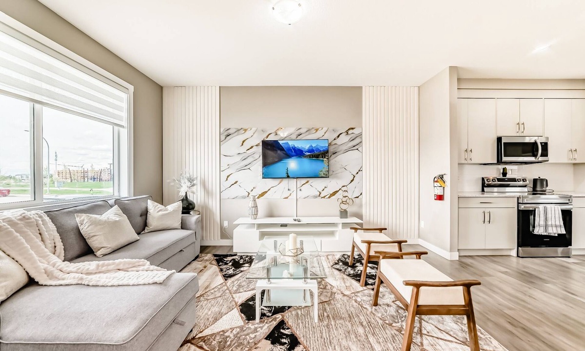 Calgary House | Cozyhub Vacation Rental with AC-YYC, Calgary Airport/Free Parking/Near Parks