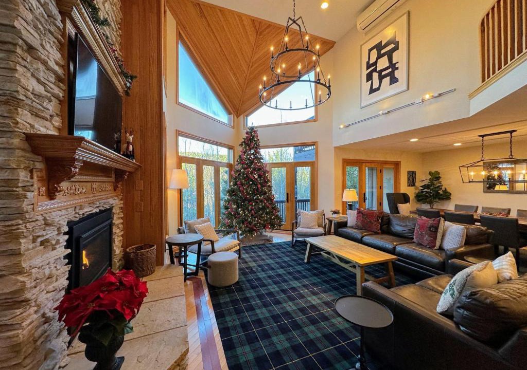 Carroll Villa | CR1 Top Rated Ski-In Ski-Out Townhome Great views fireplaces fast wifi AC - Short walk to slopes