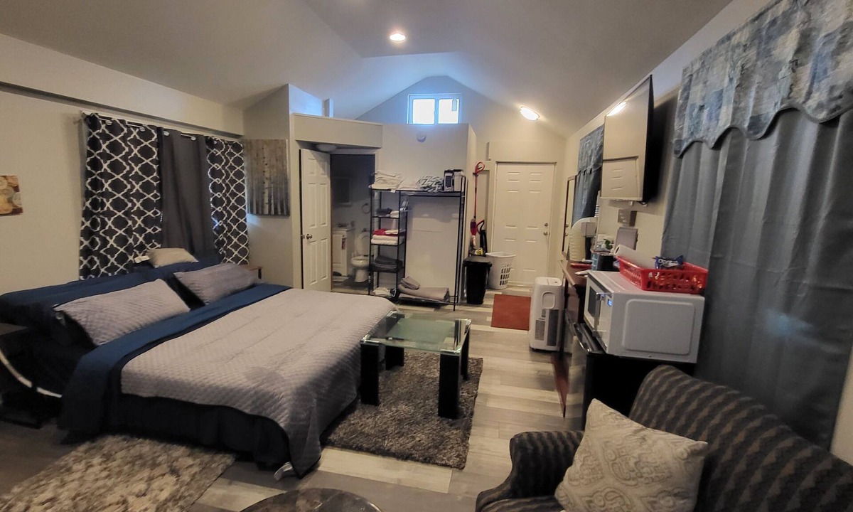 South Broadway House | Crown royal presidential suite and fitness center