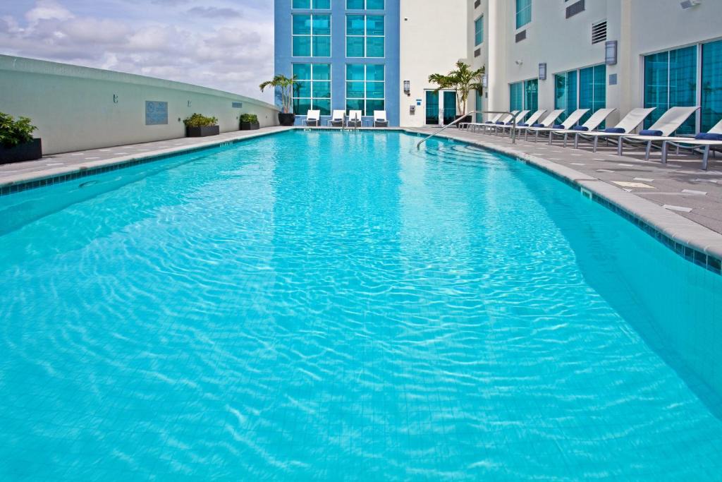 Poinciana Park Hotel | Crowne Plaza Hotel & Resorts Fort Lauderdale Airport/Cruise by IHG