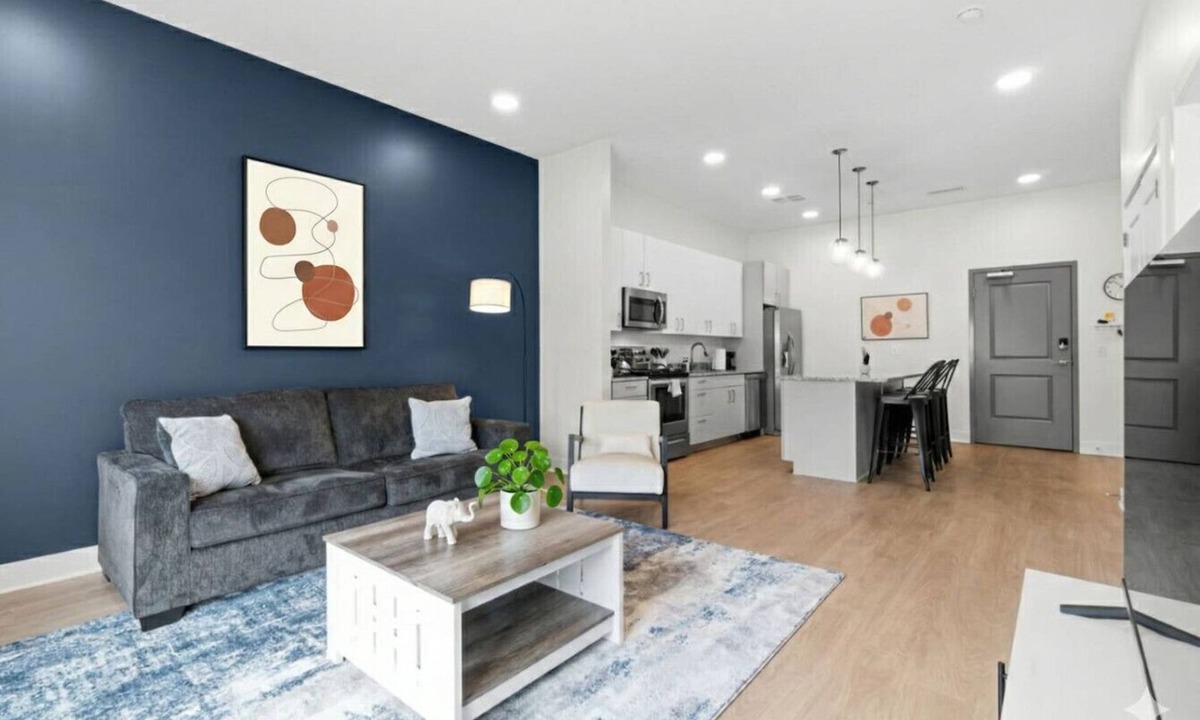 Little Italy Apartment | CRWU & CLE Clinic | Walk UH/CWRU | Gym+W/D+Parking