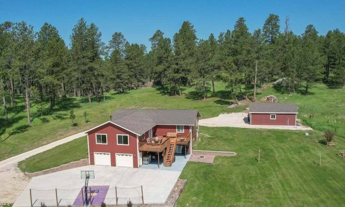 Custer House | Custer Connection- Private Retreat: 6-Acre Nature Escape with Trail Access, Custer.