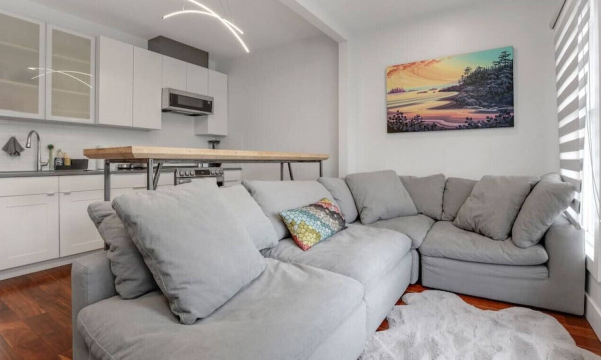 Grandview-Woodland Apartment | Custom Built Luxury Home - Just Outside Downtown