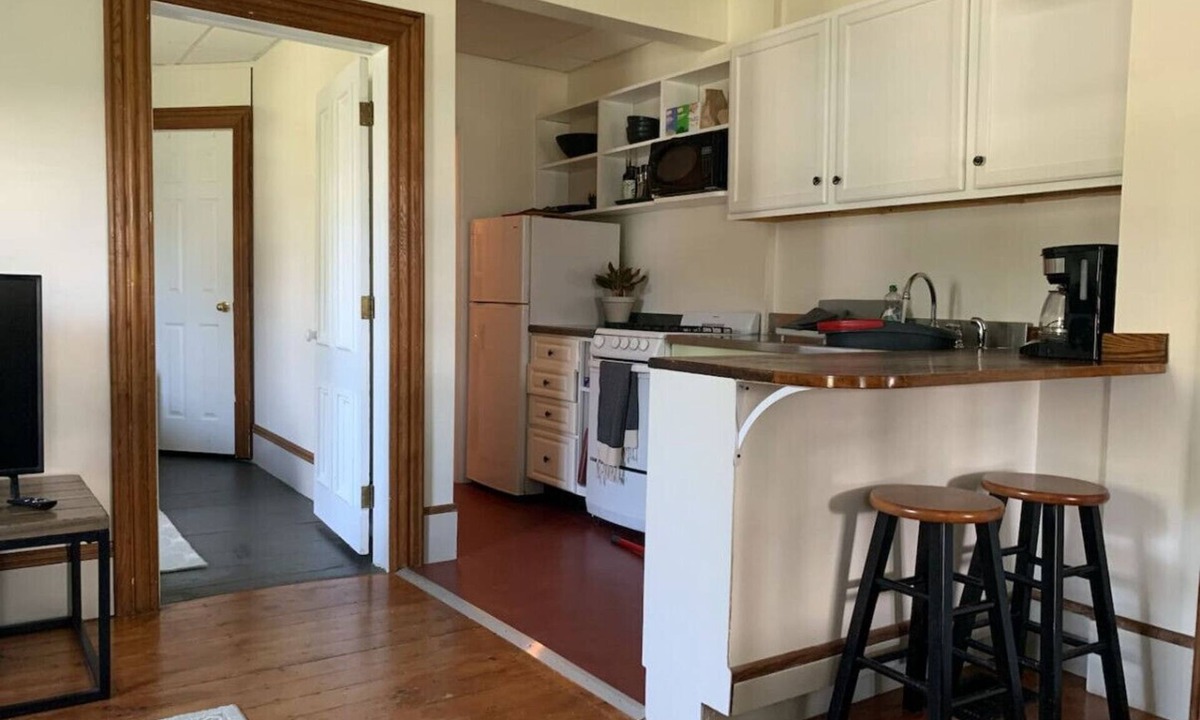 Shelburne Apartment | Cute 1 Bedroom in Historic Downtown Shelburne