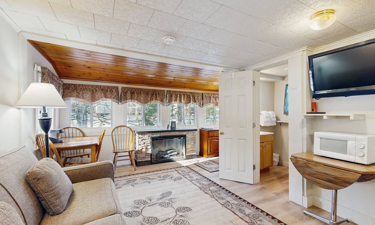 Lincoln Cabin | Cute Riverfront Cabin in Great Location w/Shared Pool, Kitchenette, & Free WiFi