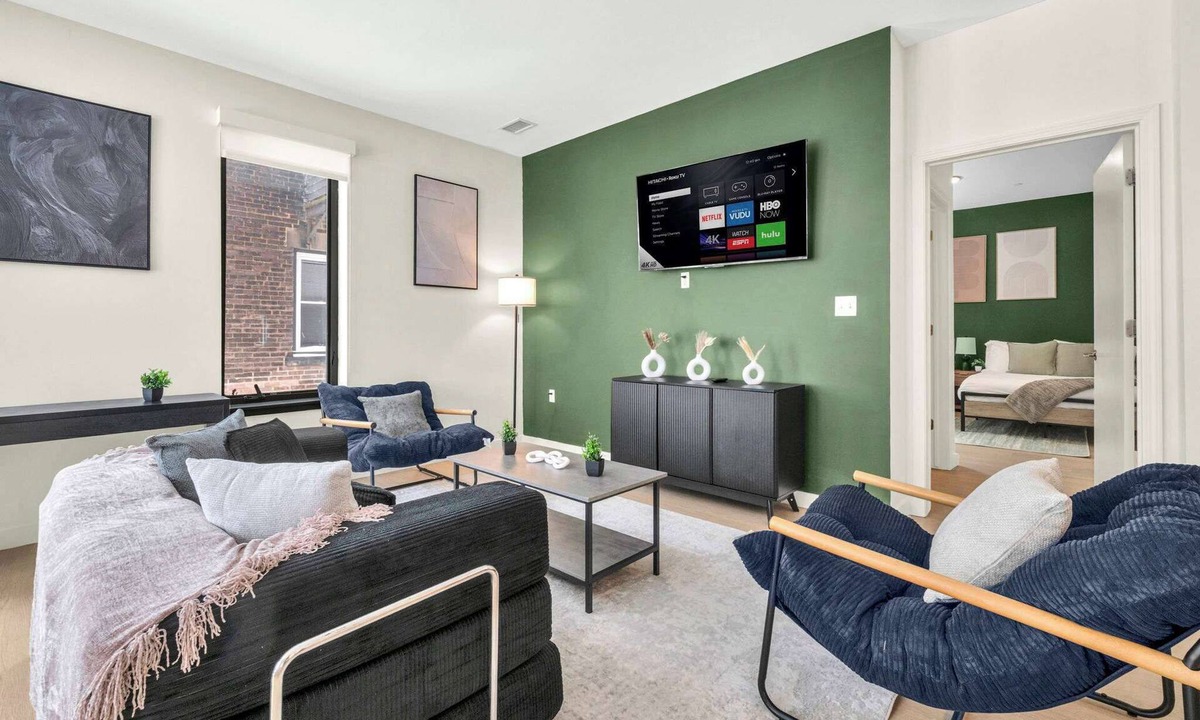 Little Italy House | CWRU & Little Italy | KingBed,Gym,Parking,W/D