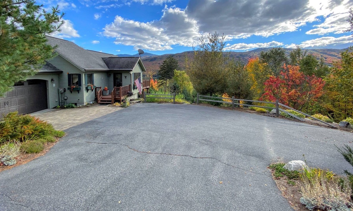 Carroll House | D86- Stunning views from this custom home in Bretton Woods! Terraced gardens, fire pit, wifi!