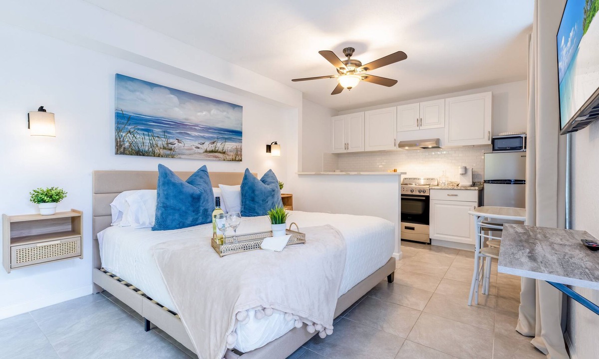 Lake Worth Corridor Apartment | Date me ,Top Location , Close Beach