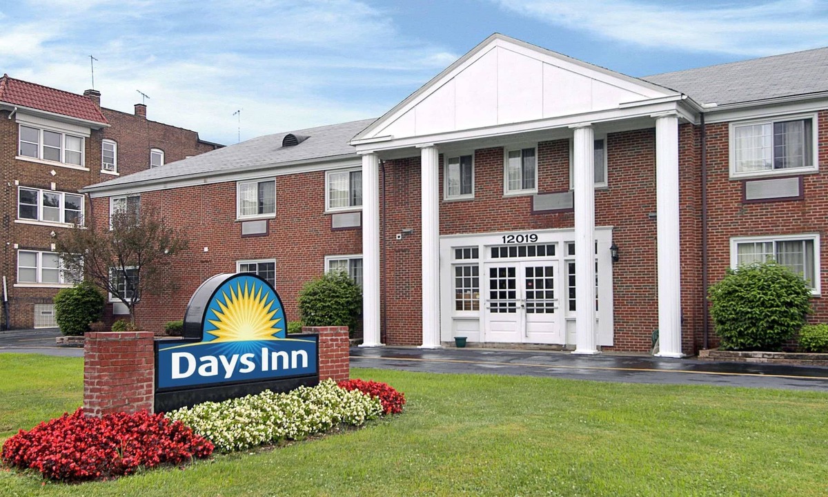 Lakewood Hotel | Days Inn by Wyndham Cleveland Lakewood