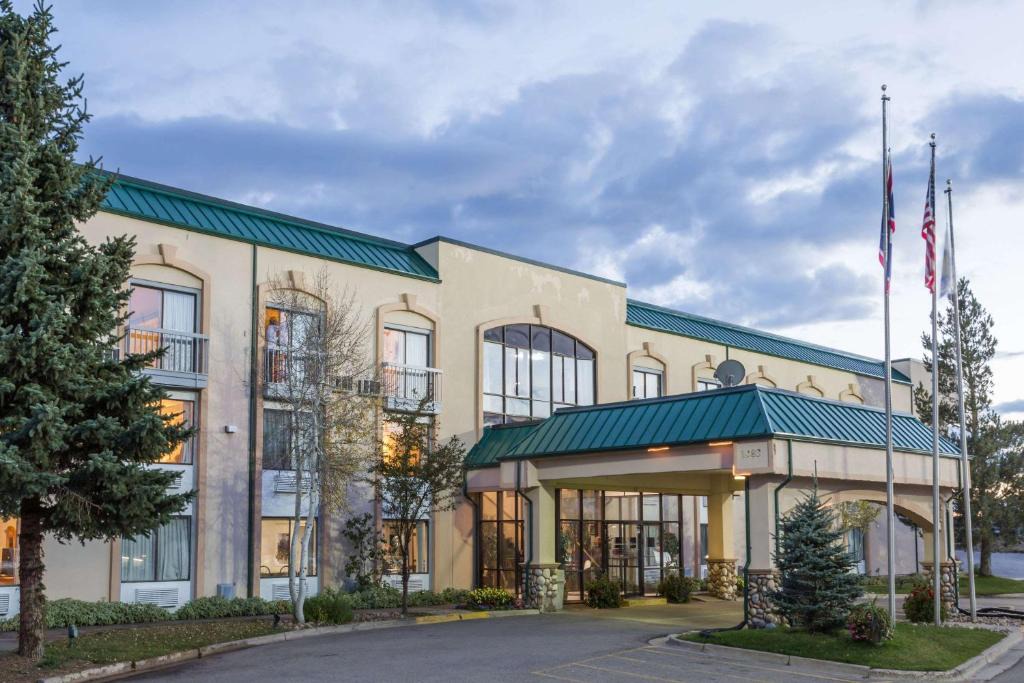 Evanston Hotel | Days Inn by Wyndham Evanston WY