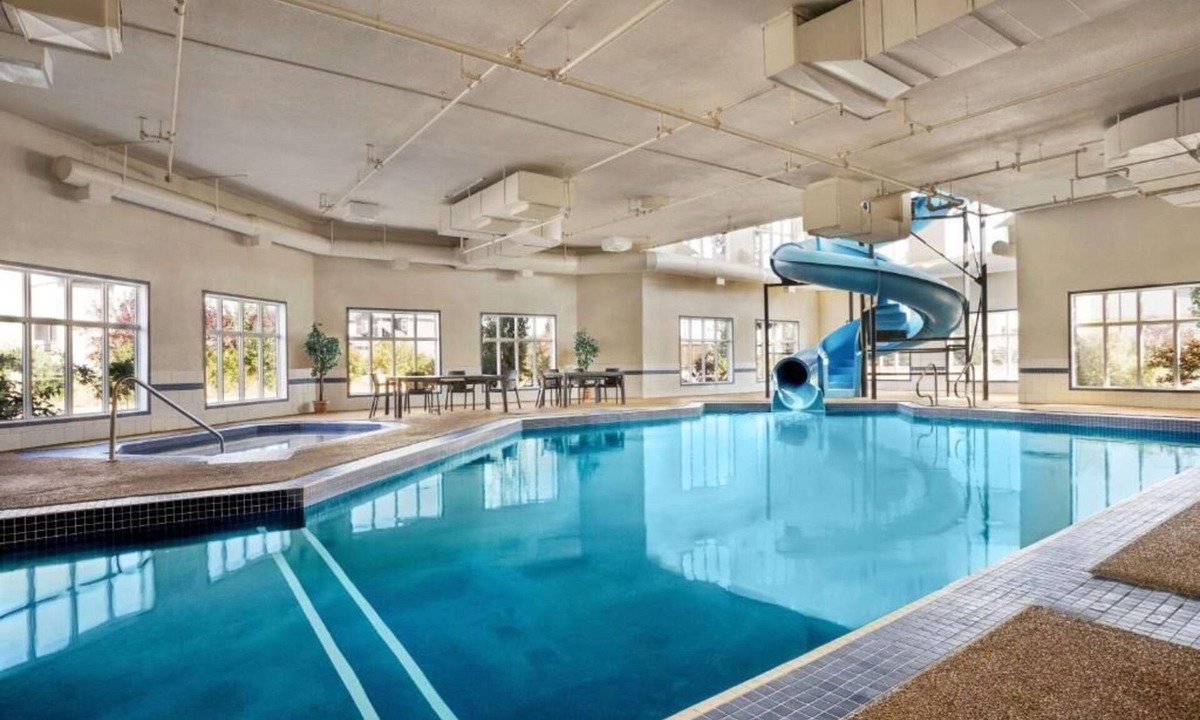 Strathmore Hotel | Days Inn & Suites by Wyndham Strathmore