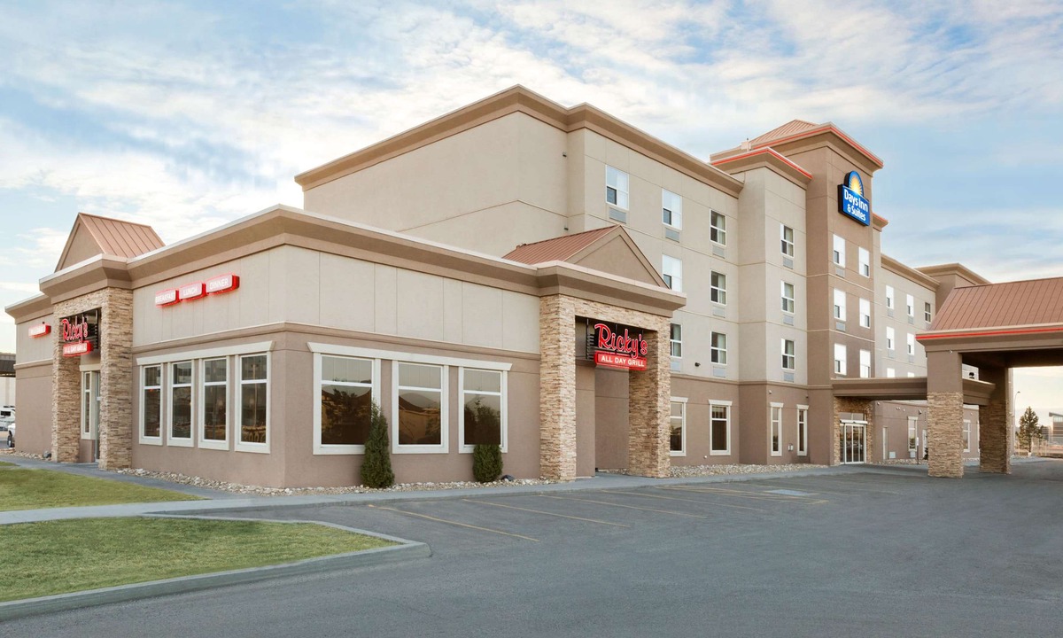 Leduc Hotel | Days Inn & Suites by Wyndham Edmonton Airport