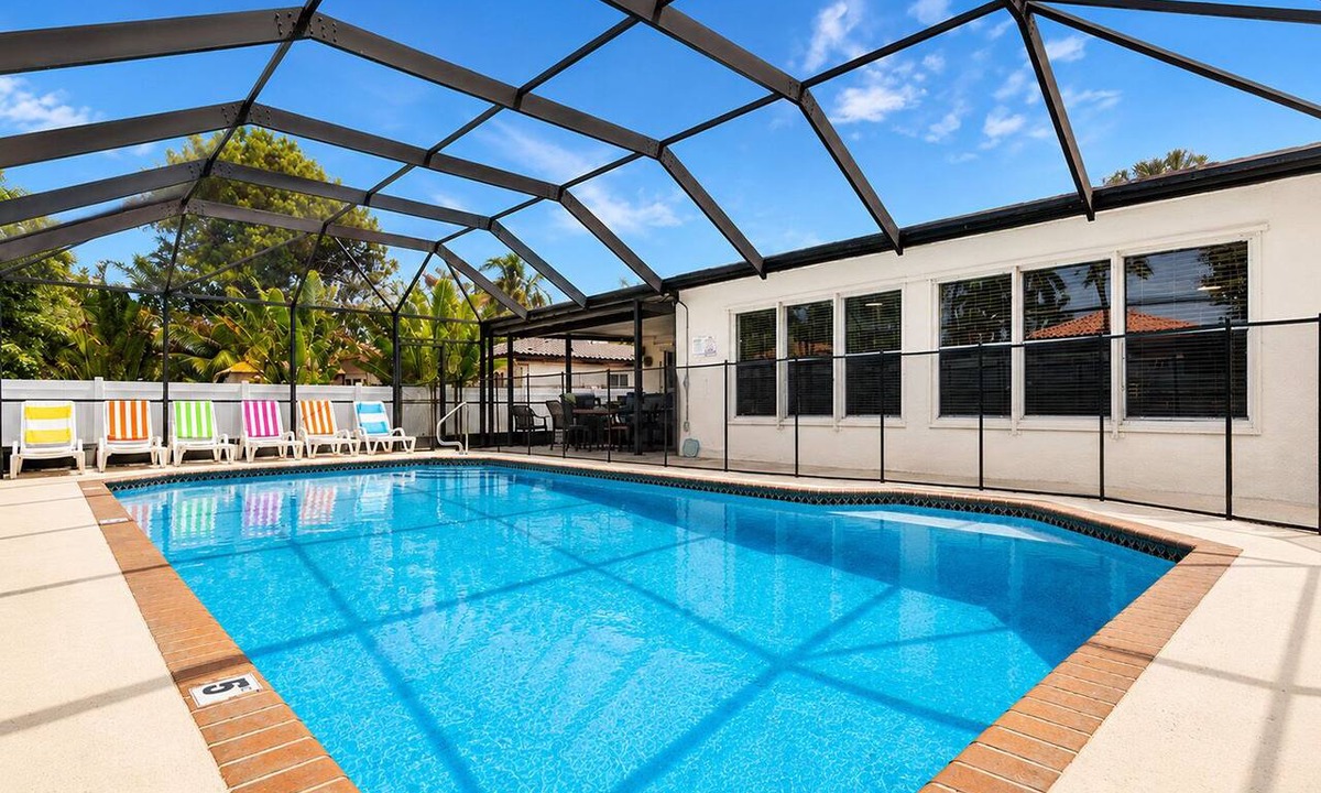 South Lake Villa | Deluxe 5BR Villa Heated Pool near Hollywood Beach
