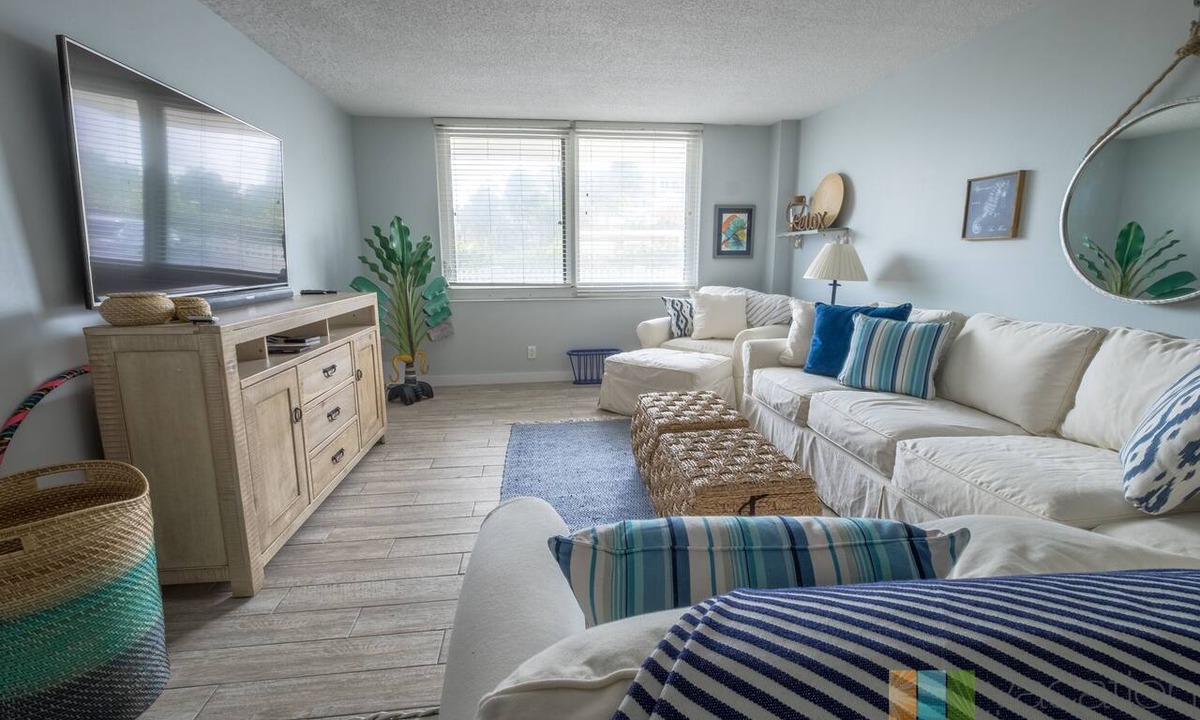 Palm Beach Shores Condo | Direct Beach Access - Poolside Coastal Condo: Sea Gem