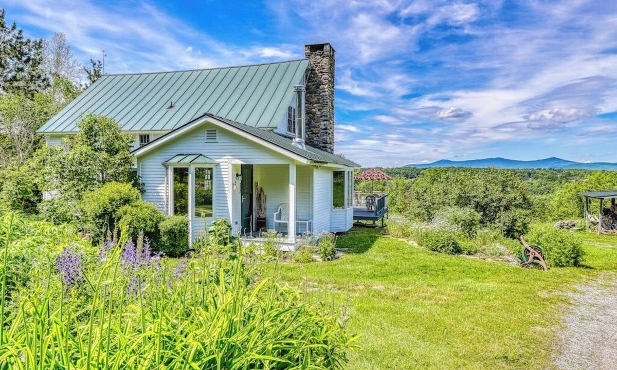 Belmont House | Dog-friendly house with picturesque mountain view & near skiing - close to Okemo