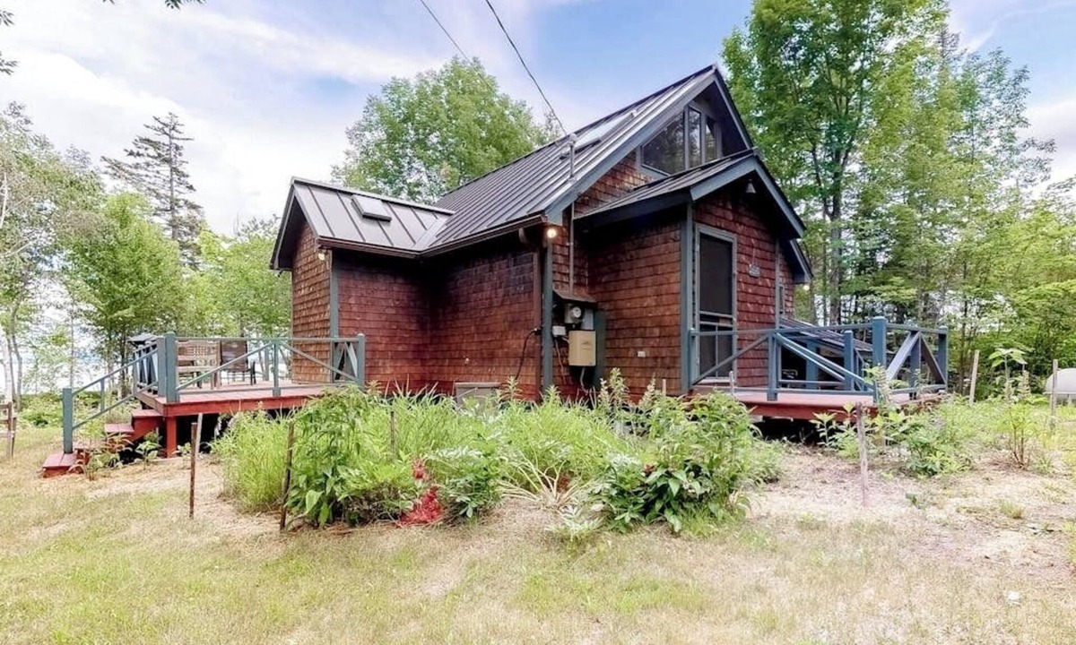 Northeast Somerset House | Dog-Friendly Lakefront Home w/Deck, Firepit, Water Views & Games