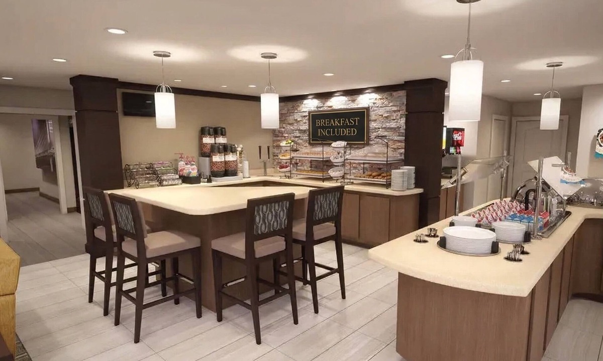 Vero Beach South Apartment | Double Qn Studio w/Free Breakfast | Pool Access