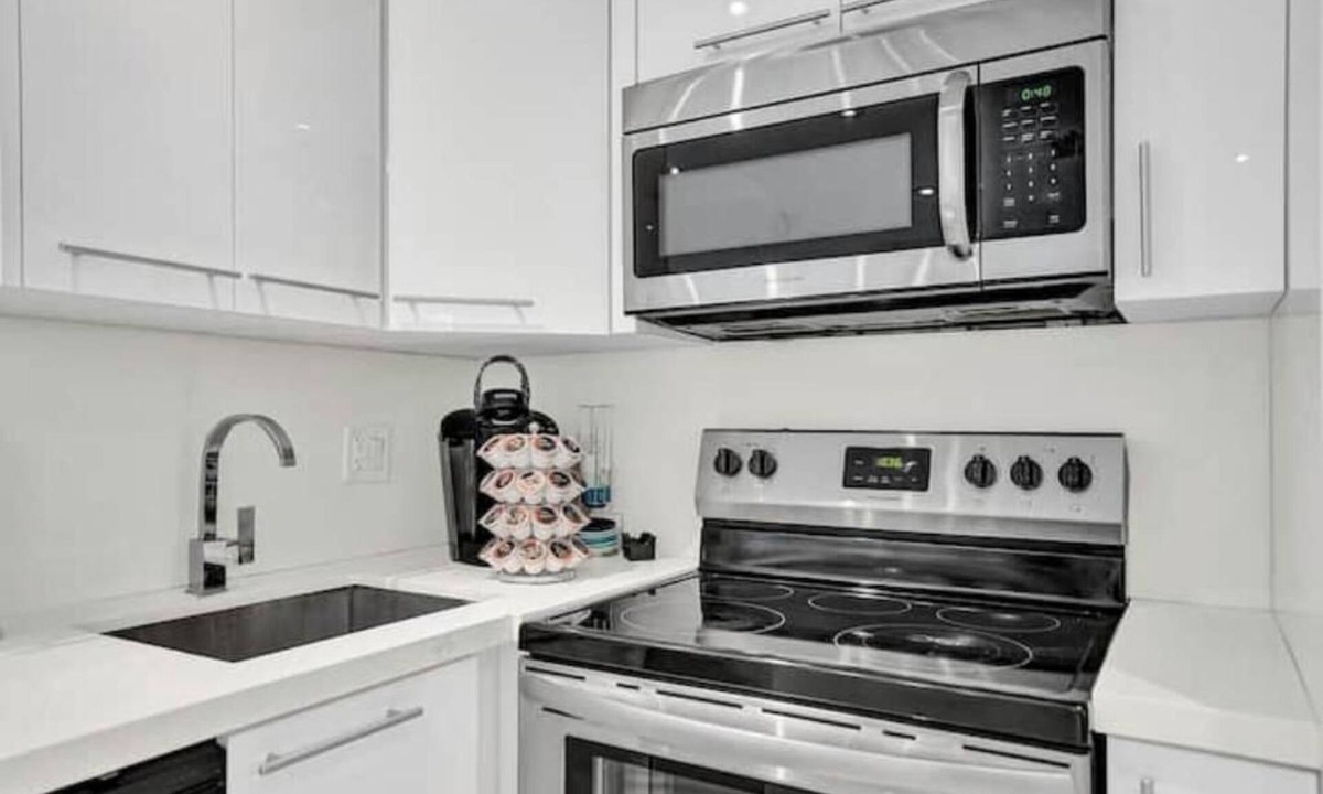 West Avenue Apartment | Double Suite 4BD/4BA South Beach Private Patio