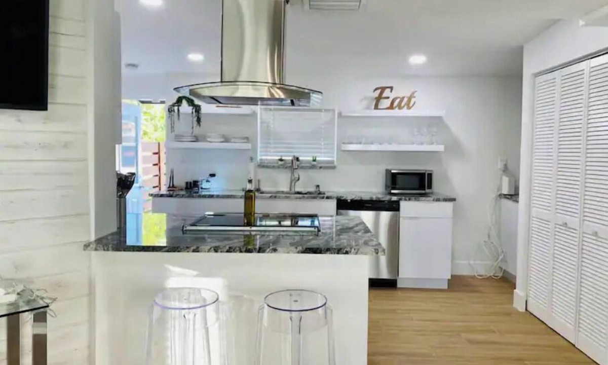 Pinewood Park Villa | Downtown Allure