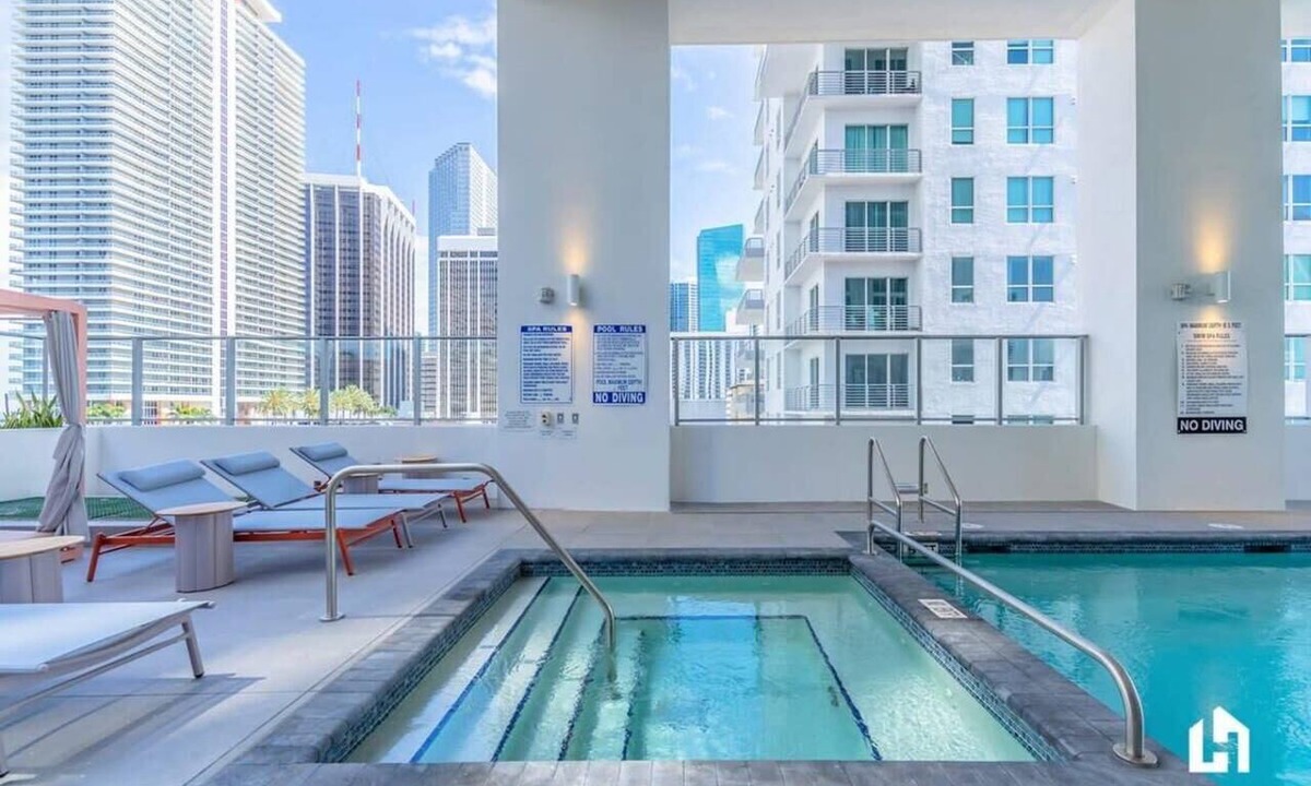 Downtown Miami Apartment | Downtown Condo: Rooftop Pool & Gym Access