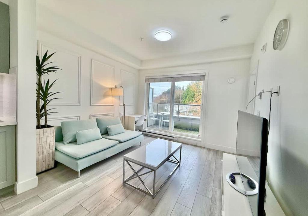 Surrey Apartment | Downtown Condo Vancouver Skytrain Free Parking