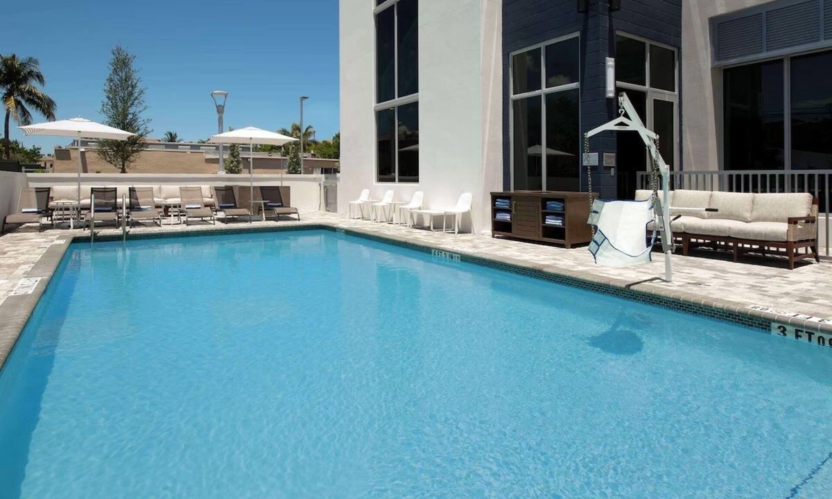 Pineapple Grove Arts District Hotel | Downtown Delray Beach Room – Walk to Beach, Dining, Bars, and Boutique Shopping