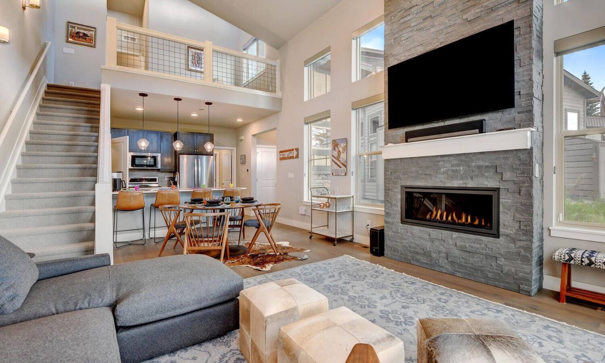 Rendezvous House | Downtown WP Cabin 44 I Private Hot Tub I Great Views I Bunk Room I Discounted Attractions