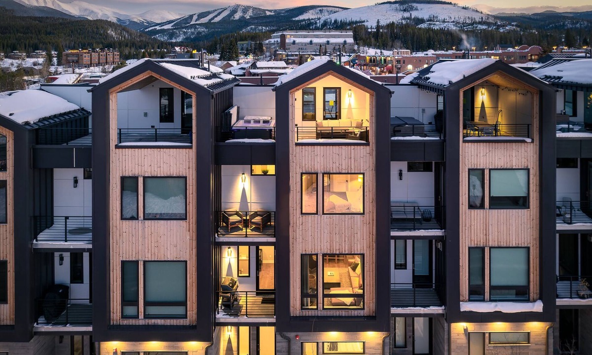 Winter Park House | Downtown WP Event Center Loft 96 I Rooftop Spa I Great Views I Bunks I Discounted Attractions