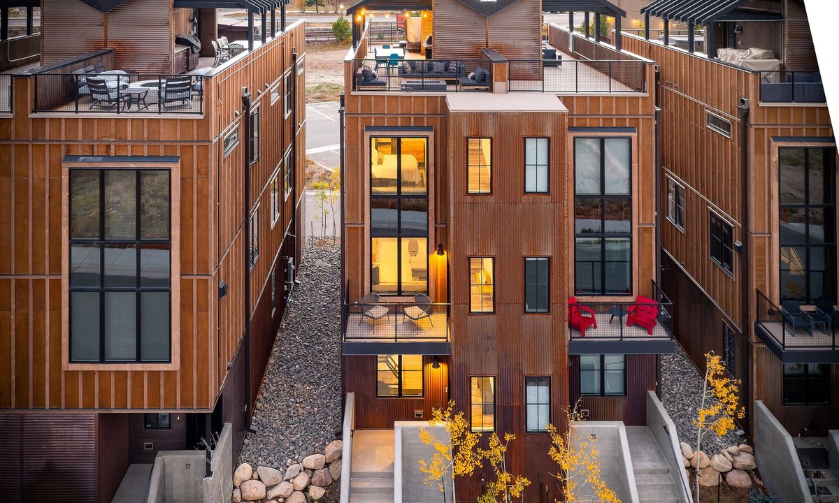 Winter Park House | Downtown WP Loft 21 I Rooftop Hot Tub & Lounge I Great Views I Bunks I Discounted Attractions