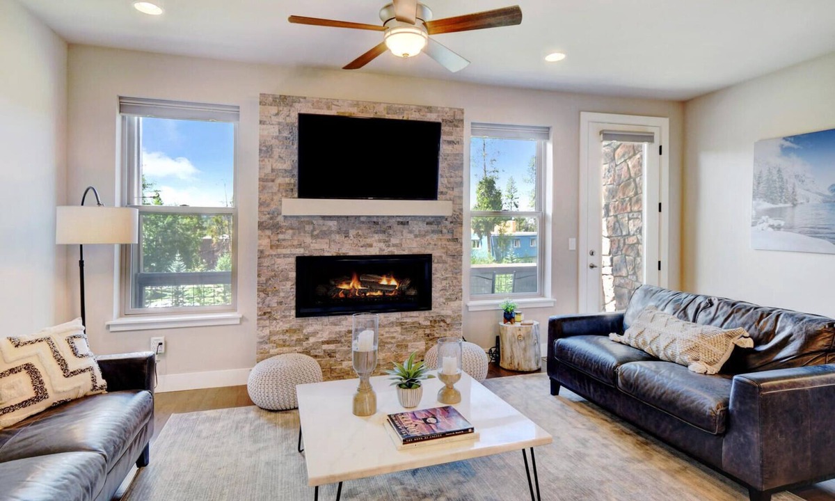 Rendezvous House | Downtown WP Villa 105 I Private Hot Tub I Great Views I Bunk Room I Discounted Attractions