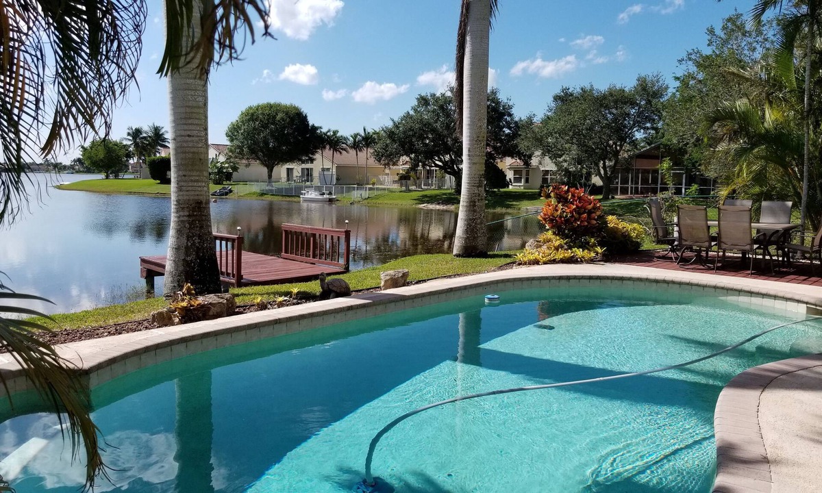 SilverLakes House | Dream Vacation House In Pembroke Pines with heated pool