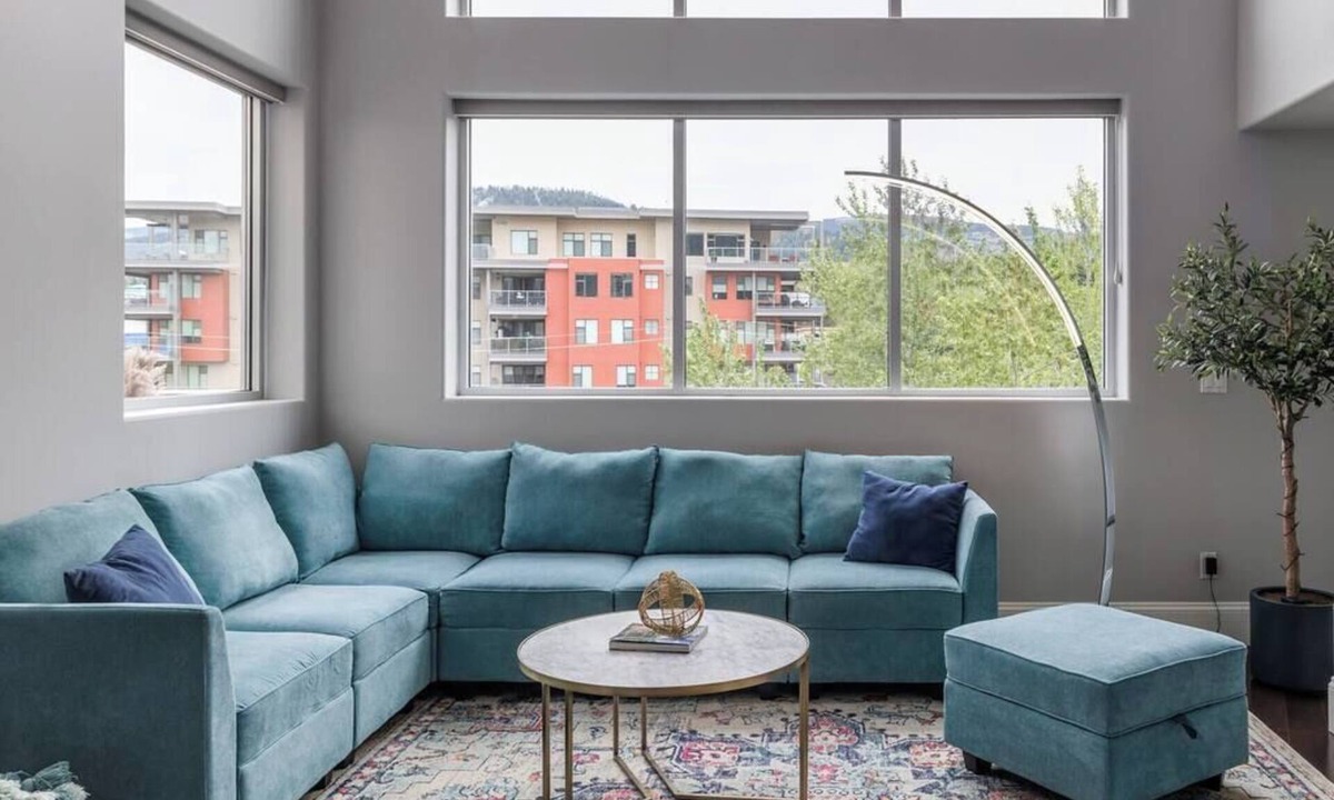 Okanagan-Similkameen Condo | DT modern loft | 1 block to beach | MIN 90-day stays