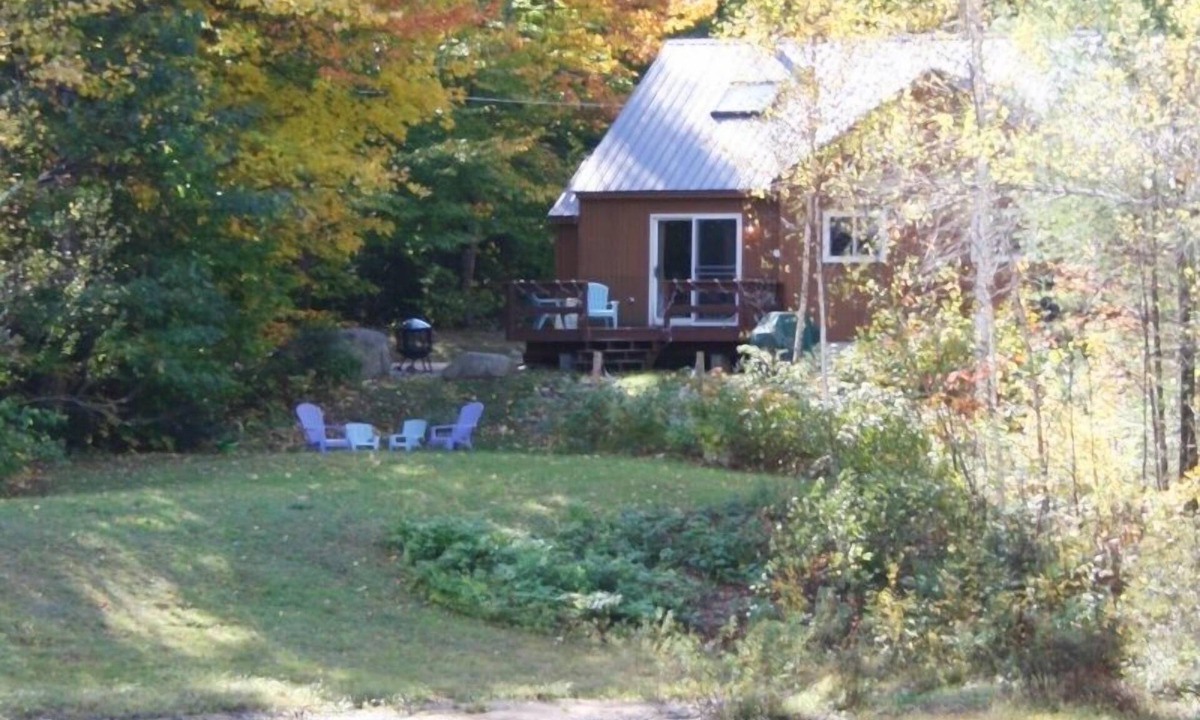 Bartlett House | Dunns' Retreat: Relaxing Family Home with Pond & Mountain Views + Outdoor Shower