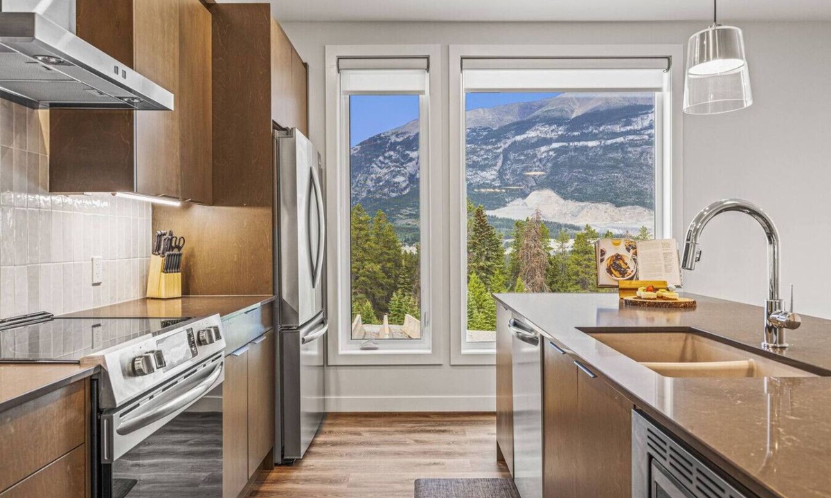 Three Sisters Mountain Village Apartment | Eco-Friendly 3BR | Spectacular Views |Private Deck
