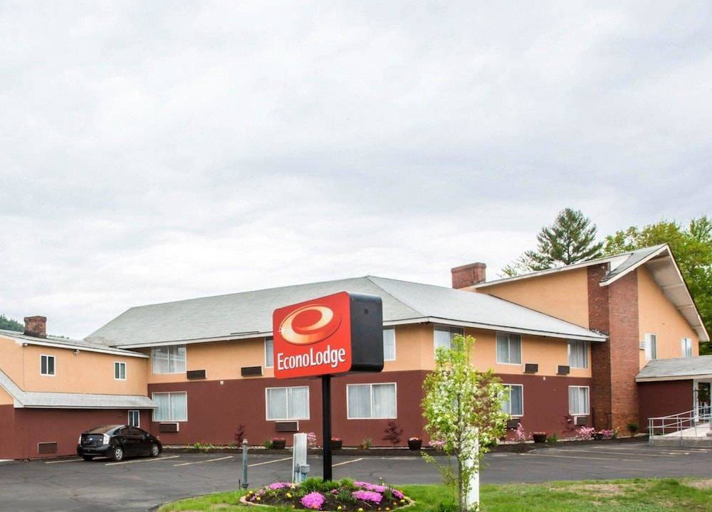 West Ossipee Hotel | Econo Lodge Lake Region