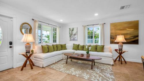 Southside Villa | El Cid Hideaway Minutes to Downtown & Ocean
