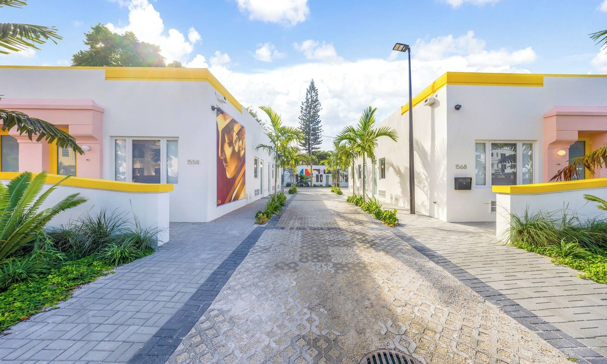 East Little Havana Apartment | El Jardin by Renzzi
