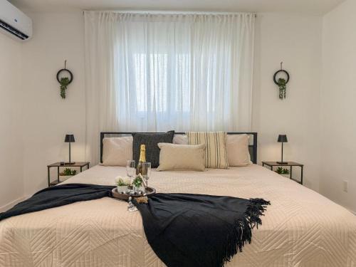 Pembroke Pines House | Elegant Retreat Private entrance Modern design
